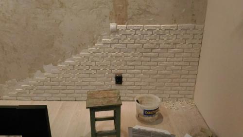 Идеальная стена под кирпич. Как я стену декоративным кирпичом выкладывал