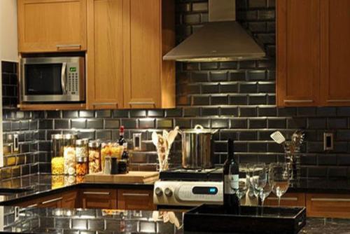 Какие ошибки чаще всего допускаются при отделке под кирпич. Ошибки дизайна. Имитация каменной кладки в интерьере.