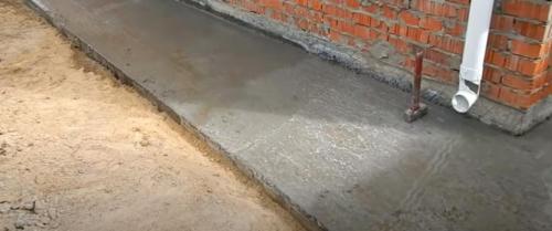 Как правильно сделать отмостку из бетона. Разновидности отмосток 06 Как правильно сделать отмостку из бетона. Разновидности отмосток 06