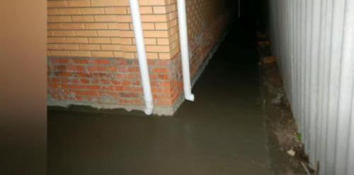 Как правильно сделать отмостку из бетона. Разновидности отмосток 07 Как правильно сделать отмостку из бетона. Разновидности отмосток 07