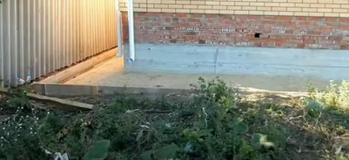 Как залить бетонную отмостку вокруг дома своими руками. Разновидности отмосток 09