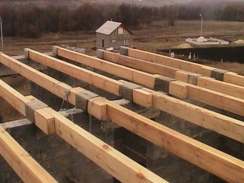 Толщина бруса для перекрытия. Деревянные балки перекрытия - размеры и нагрузки