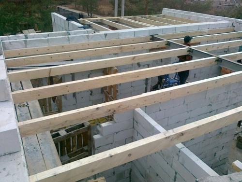 Брус для перекрытия второго этажа. Назначение и разновидности