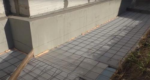 Технология укладки бетонной отмостки. Этапы укладки отмостки вокруг дома