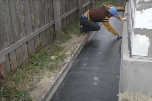 Технология укладки бетонной отмостки. Этапы укладки отмостки вокруг дома