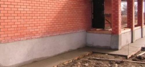 Тротуарная плитка на бетонную отмостку. Плюсы