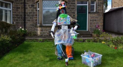 Пугало для птиц из пластиковой бутылки. Для отпугивания птиц из сада и огорода можно сделать эффективное пугало из пластиковых бутылок