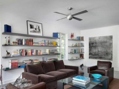 Настенные полки в интерьере. Гостиная 14