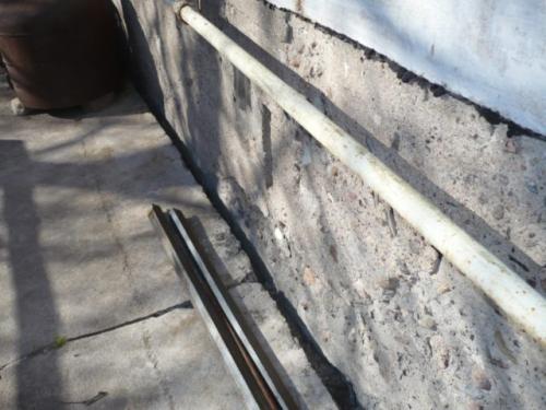 Отмостка вокруг старого дома. Как отремонтировать и обновить отмостку вокруг дома своими руками