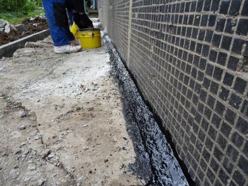 Отмостка вокруг старого дома. Как отремонтировать и обновить отмостку вокруг дома своими руками