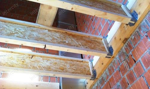 Установка балок перекрытия в доме из бруса своими руками. Устройство перекрытий в деревянном доме своими руками 04