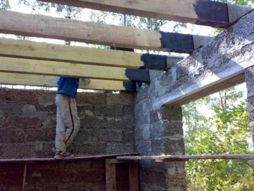 Как сделать перекрытие в доме. Из деревянных балок