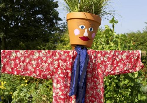 Красивое пугало своими руками. Идеи для тех, кто хочет смастерить пугало огородное