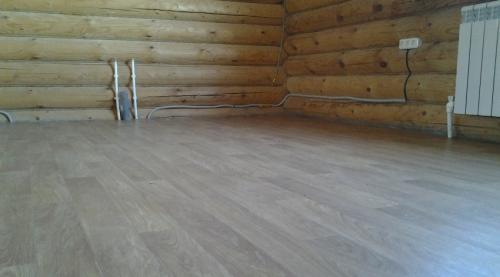 Ванная комната в деревянном доме без плитки. Пол в ванной в деревянном доме: как сделать своими руками сухо, тепло и недорого