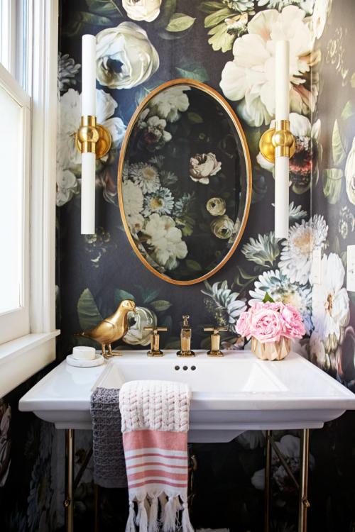 Ванная комната без плитки. Обои и настенные росписи