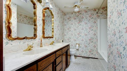 Чем можно заменить кафельную плитку в ванной комнате. Вариант 1: Пластиковые панели 11