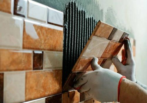 Чем отделать стены в ванной дешево. Чем обклеить стены в ванной — недорогие варианты обклейки стен самоклеющейся пленкой, обоями и стеновыми панелями