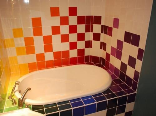 Стоит ли красить плитку в ванной. Краска для плитки: виды, как выбрать, чем и как правильно покрасить