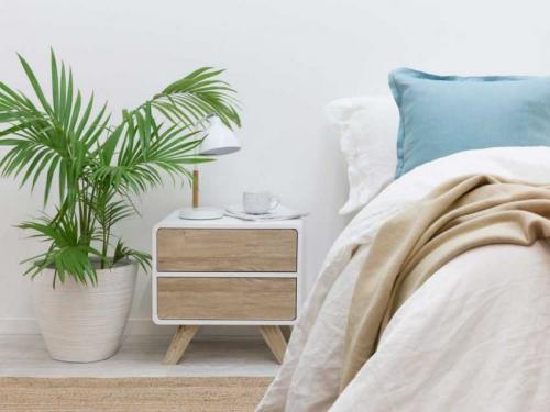 Стильные тумбочки прикроватные. Прикроватные тумбы для спальни: фото новинок дизайна из каталога 2020 года