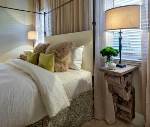 Разные прикроватные тумбы. Прикроватные тумбы в разных стилях