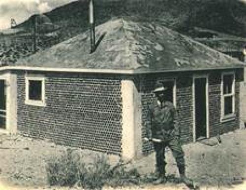 Какие бутылки можно использовать для создания креативных проектов. §1.5.Вторая
жизнь пластиковой бутылки.