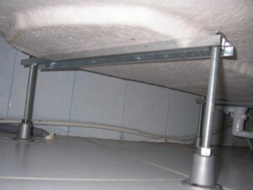 Установка акриловой ванны без каркаса. Заводской крепеж и каркас