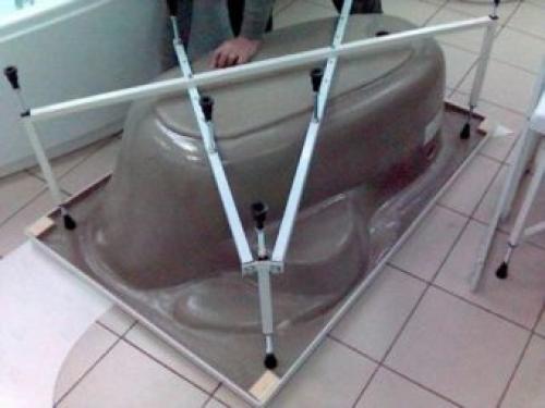 Как закрепить ванну на ножках. Преимущества и недостатки акриловых ванн