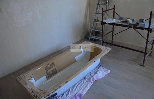 Варианты установки стальной ванны. Шаг 1: Установка ножек