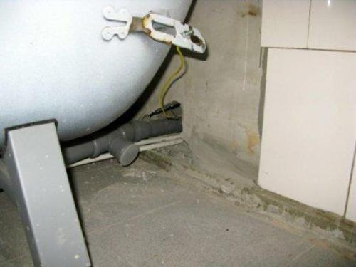 Уклон при установке ванны. На штатные ножки