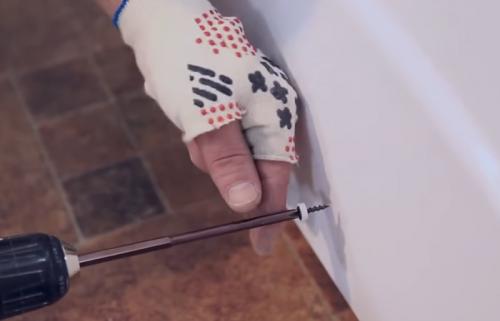 Как установить готовый экран под акриловую ванну угловую. Все секреты установки экрана на акриловую ванну. Особенности монтажа на прямоугольные угловые модели