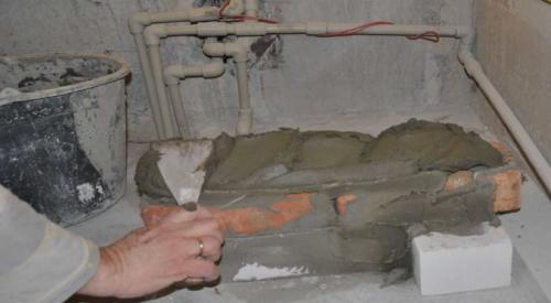 На что поставить стальную ванну. Постамент