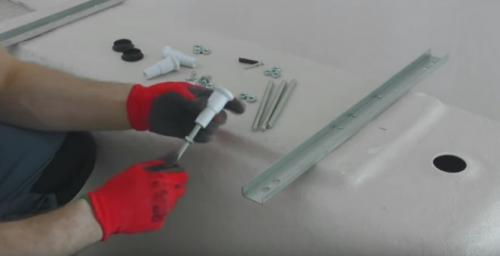 Что подложить под акриловую ванну. Как установить акриловую ванну надежно