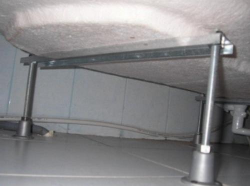 Что подложить под акриловую ванну. Как установить акриловую ванну надежно