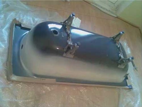 Нужно ли крепить стальную ванну к стене. На штатные ножки