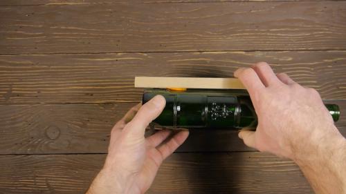 Как правильно изготовить отверстие в бутылке. Как идеально просверлить бутылку. Новогодний светильник.