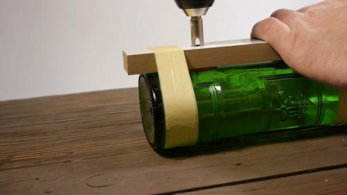 Как правильно изготовить отверстие в бутылке. Как идеально просверлить бутылку. Новогодний светильник.