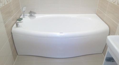 Установка акриловой ванны на правило. На что обращать внимание при выборе ванны