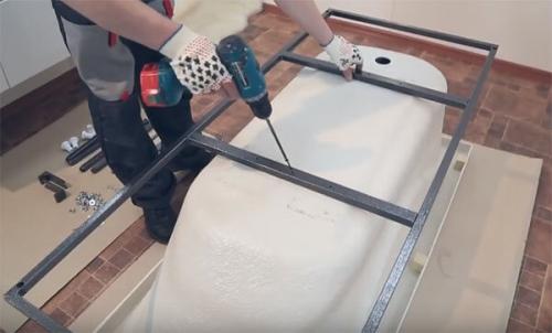 Установка акриловой ванны без каркаса. Заводской крепеж и каркас