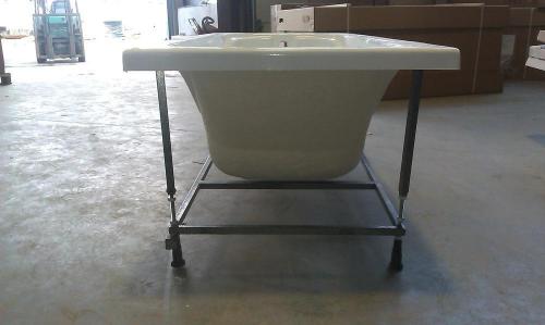 Установка акриловой ванны Тритон. Роль каркаса в сборке акриловой ванны Тритон