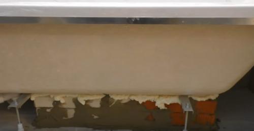 Что подложить под акриловую ванну. Как установить акриловую ванну надежно