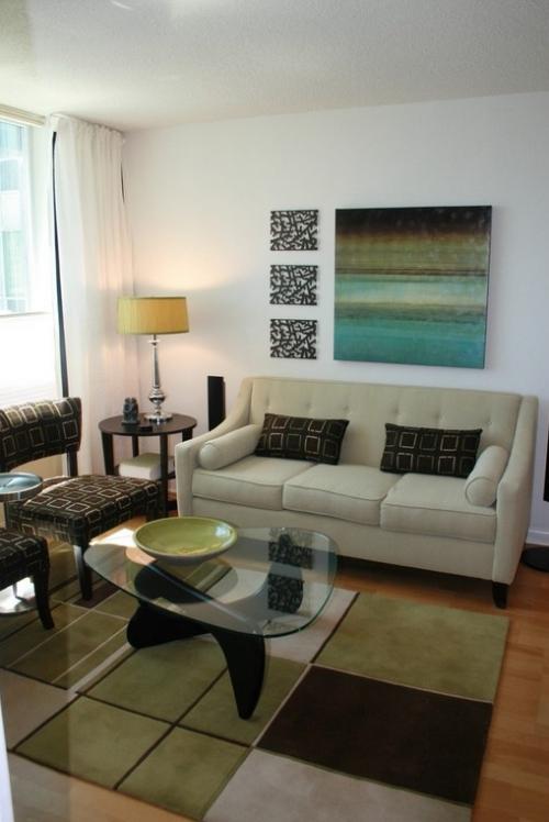 Как развесить картины над диваном в гостиной: 10 способов