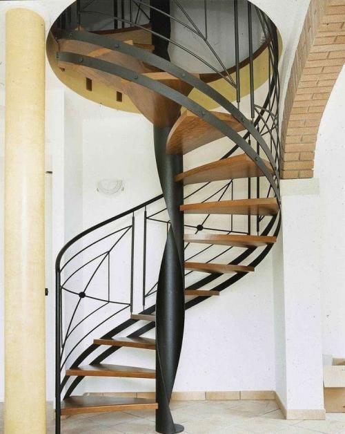 Строим винтовую лестницу из металла своими руками: простые инструкции для домашних ремонтов 06