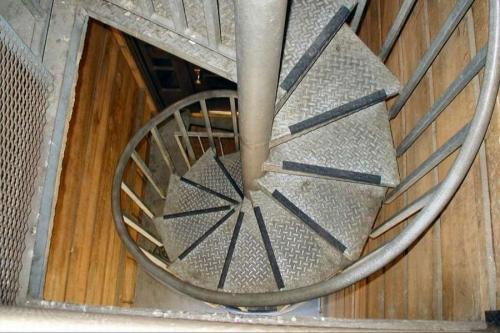 Строим винтовую лестницу из металла своими руками: простые инструкции для домашних ремонтов 08