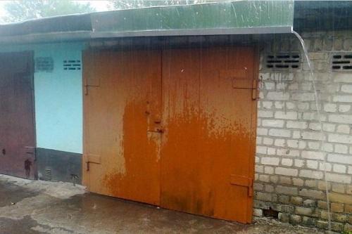 Как правильно установить дренажный приёмник в бетонном подвале гаража 02