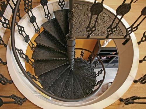 Металлическая винтовая лестница: инструкция по созданию 10