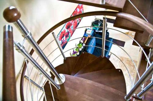 Как сделать винтовую лестницу из металла безопасной. Как сделать винтовую лестницу безопасной для детей