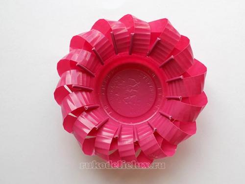 Корзинка и подставки для пасхальных яиц из лотка.  Корзиночка из пластикового стаканчика