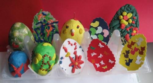 Что можно сделать из коробок от киндера. Поделки из киндера своими руками — интересные игрушки, украшения и варианты их изготовления (110 фото)