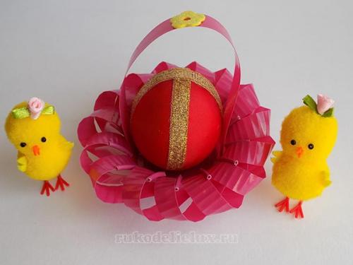 Корзинка и подставки для пасхальных яиц из лотка.  Корзиночка из пластикового стаканчика