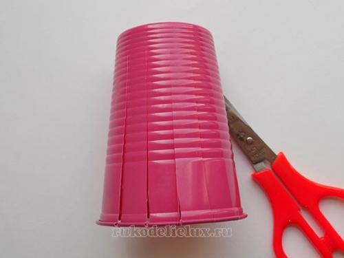 Корзинка и подставки для пасхальных яиц из лотка.  Корзиночка из пластикового стаканчика